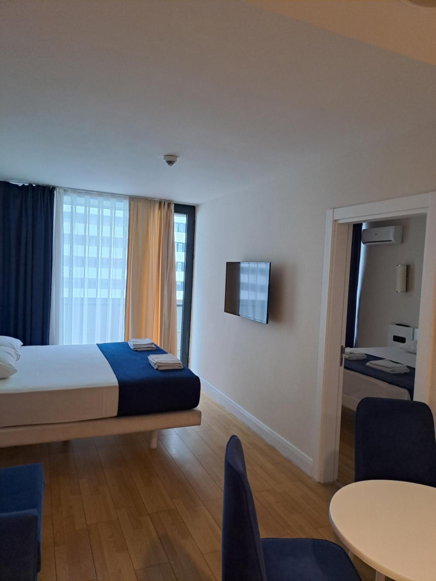 Lux Apart Hotel 555 Batumi Ngoại thất bức ảnh