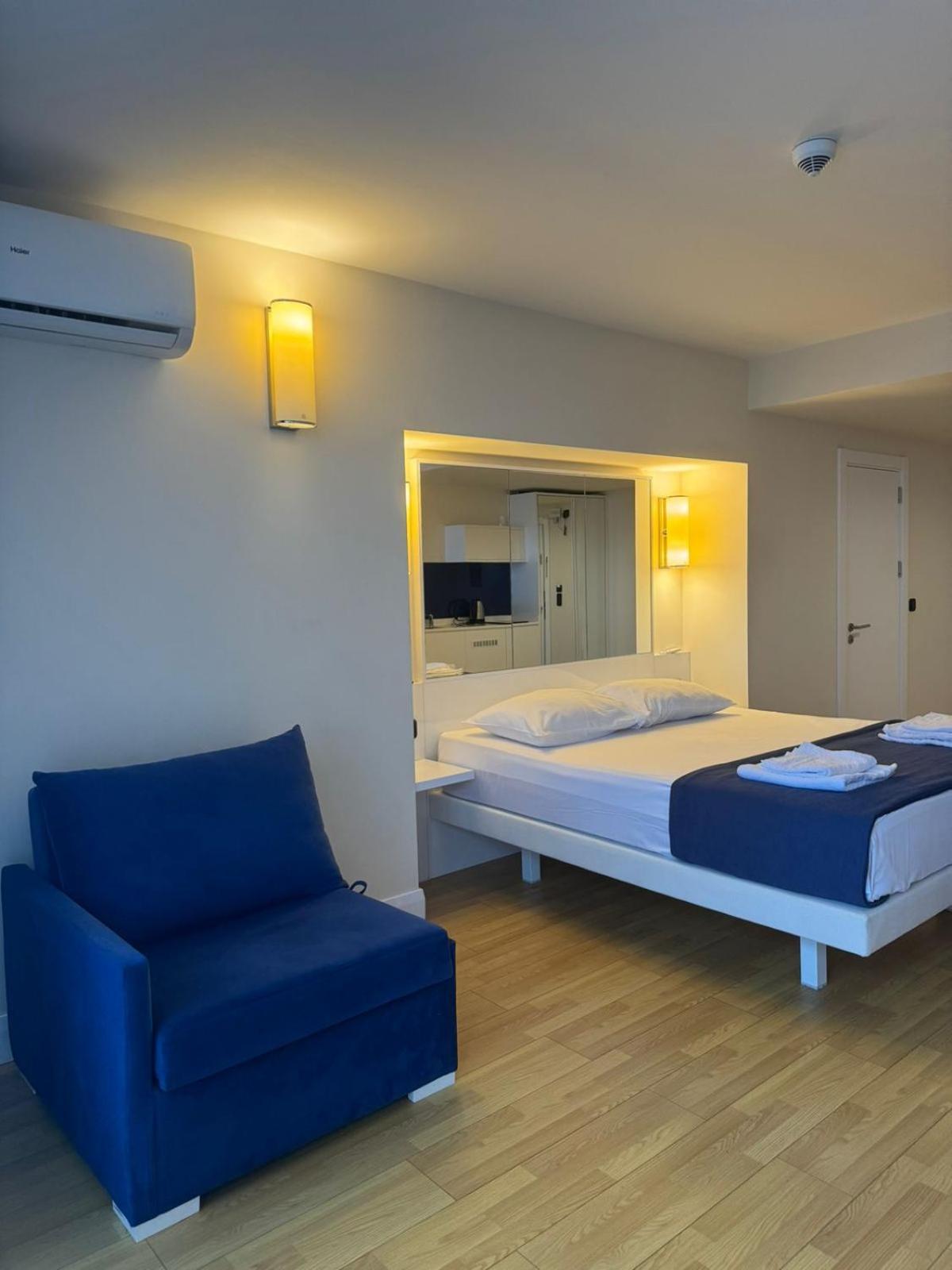 Lux Apart Hotel 555 Batumi Phòng bức ảnh